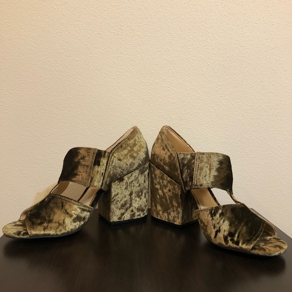 CAbi Green Chic Crushed Velvet Chunky Block Heels - Picture 3 of 10